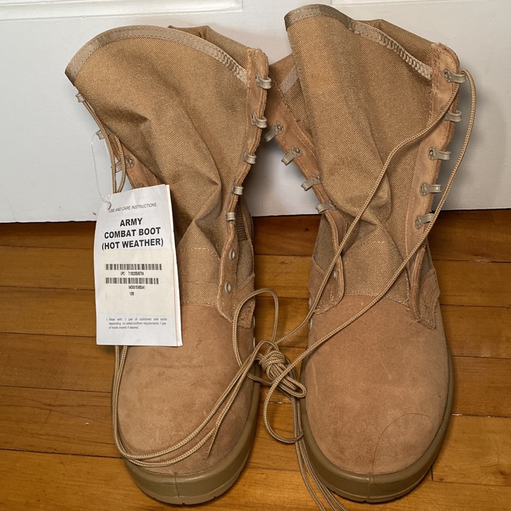 NWT Rocky brand Army combat boots. Tan with Vibram sole. Size 10 W
